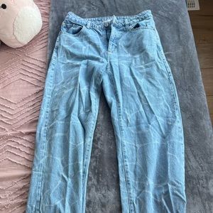 Never worn perfect condition garage size 7 wide leg pattern blue jeans